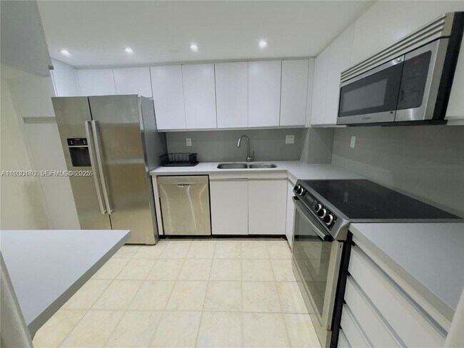 Building Photo - 2000 Towerside Terrace