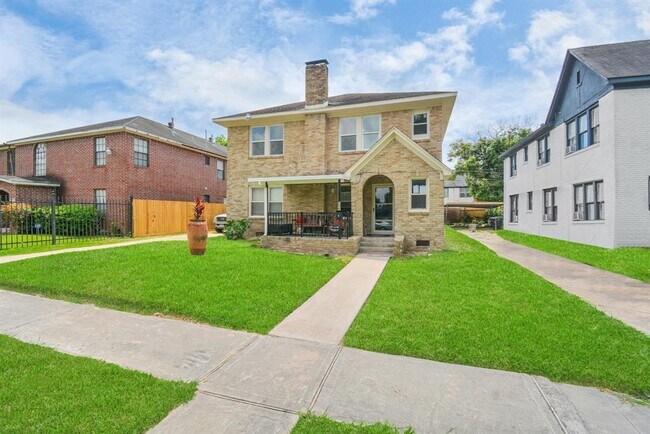 Primary Photo - 2622 Rosedale St