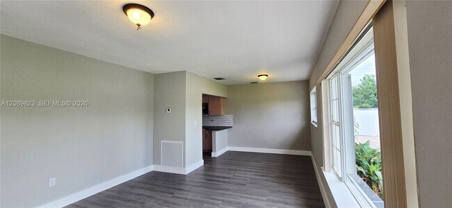 Building Photo - 580 W 34th Pl