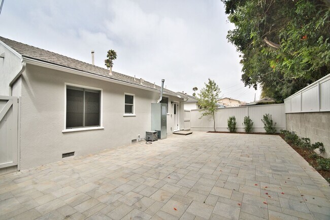 Building Photo - 1336