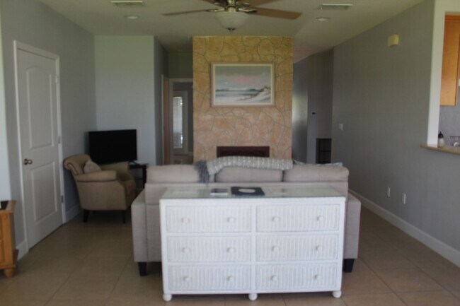 Building Photo - Furnished Riverview Home w/ Pool