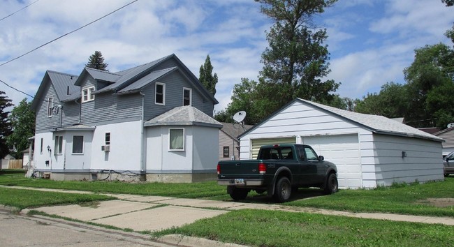 Garage - 1023 S Lincoln St