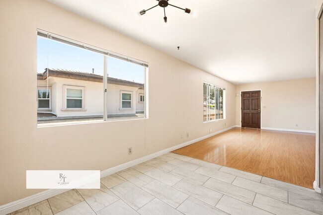 Building Photo - 5934 1/2 Alessandro Ave