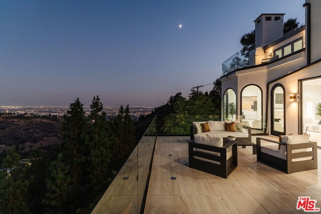 Building Photo - 1666 Summitridge Dr