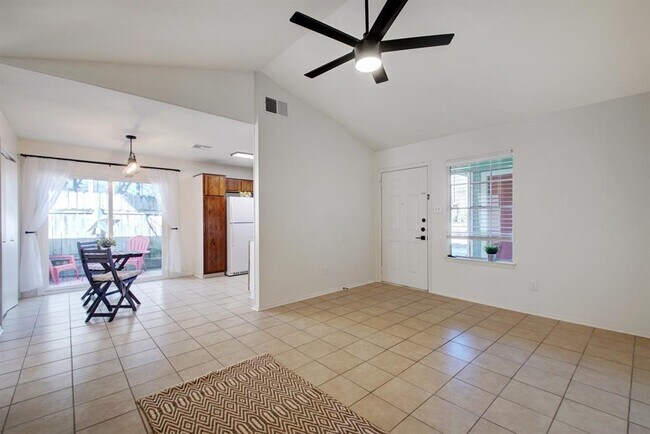 Building Photo - 1813 Gracy Farms Ln