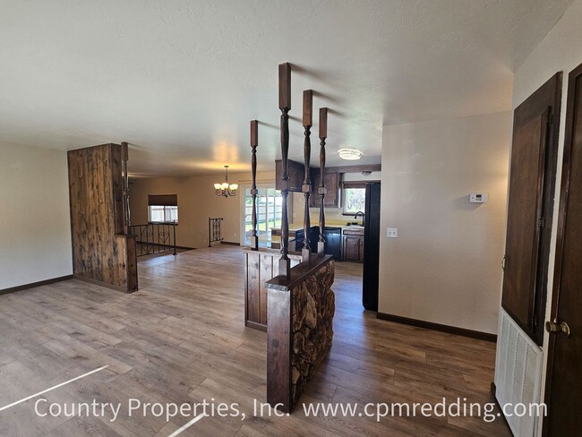 Building Photo - House with Huge Shop in the Heart of Redding Available Now!