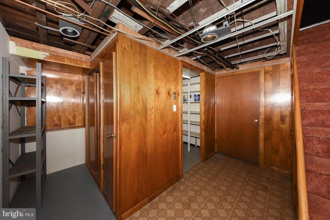 Building Photo - 21 E Abington Ave