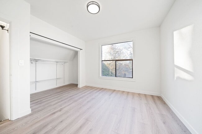 Building Photo - 7414 NE 6th Ave