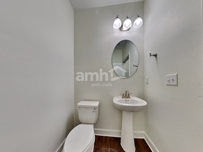 Building Photo - 1046 Tan Tara Trl