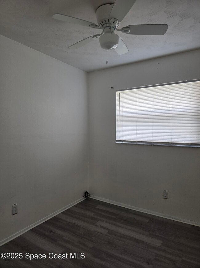 Building Photo - 747 E University Blvd