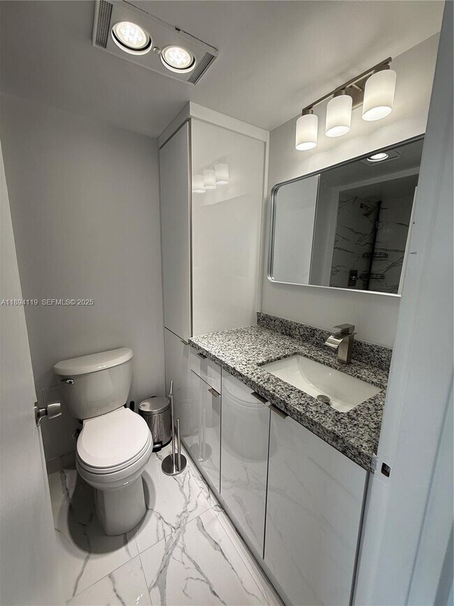 Building Photo - 1255 Collins Ave