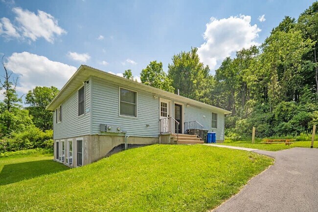Building Photo - 654 Coddington Rd