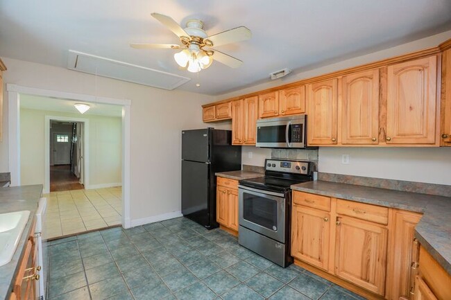 Building Photo - 3963 Oakleys Ln