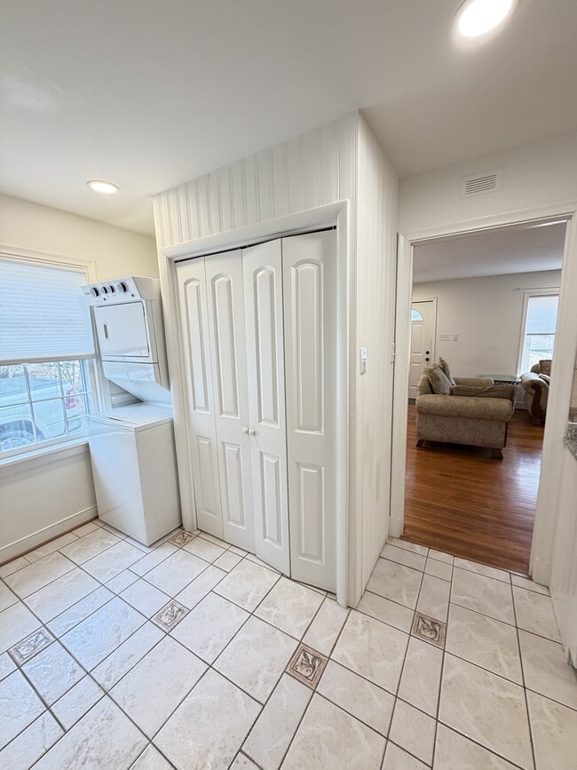 Building Photo - 2648 Melbourne Dr