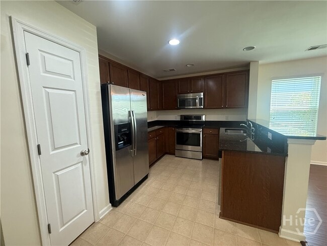 Building Photo - 426 Lions Den Dr