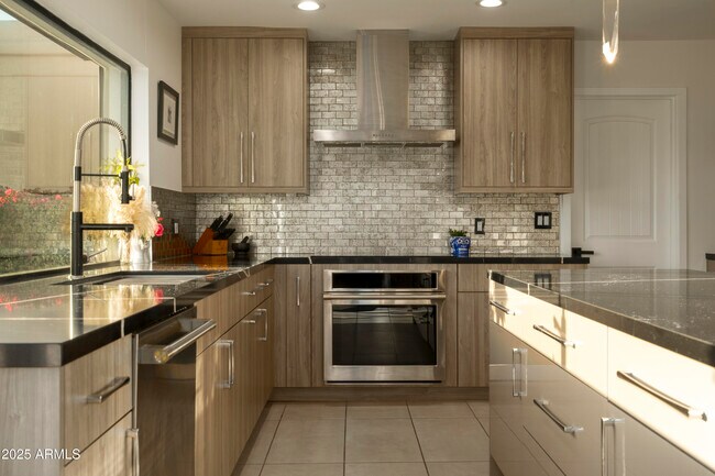 Building Photo - 9919 North 47th Pl