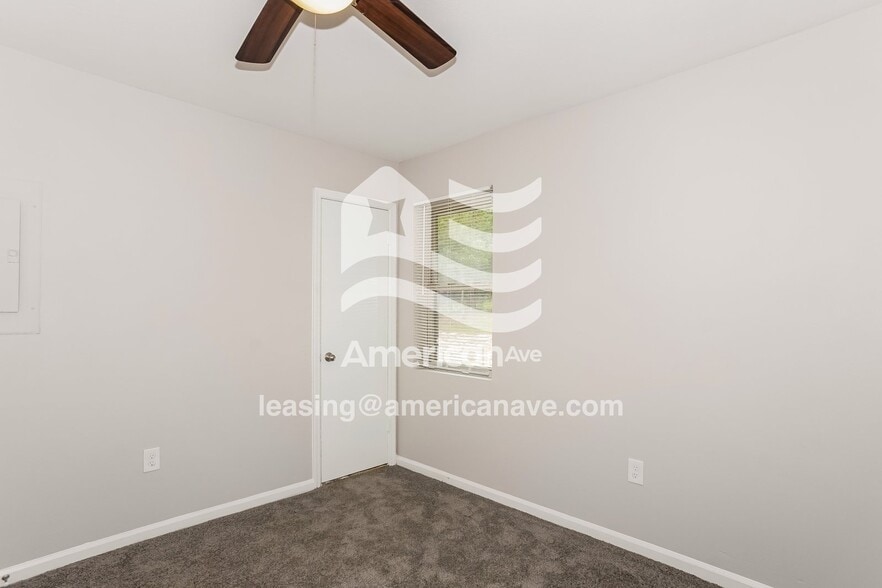 Building Photo - 3429 Kensington Dr S