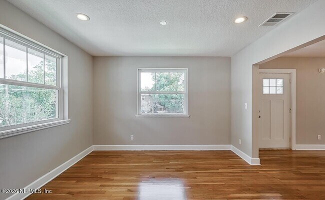 Building Photo - 2819 Oak St