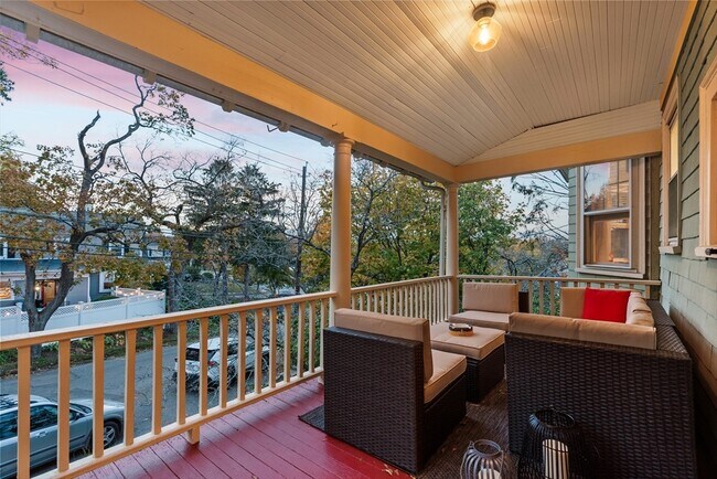 Building Photo - 14 Hood St