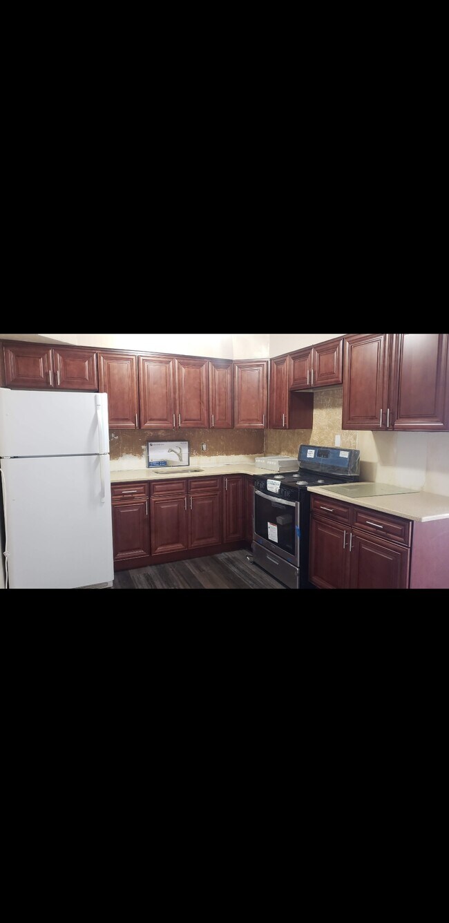 Building Photo - 7415 85th Dr