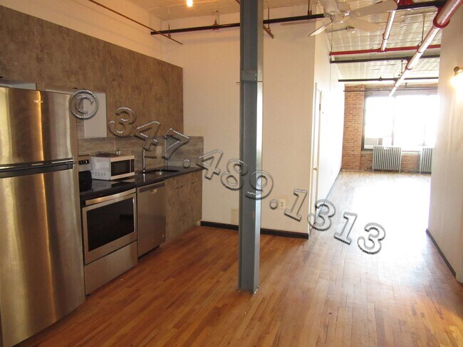 Building Photo - 132 N 5th St