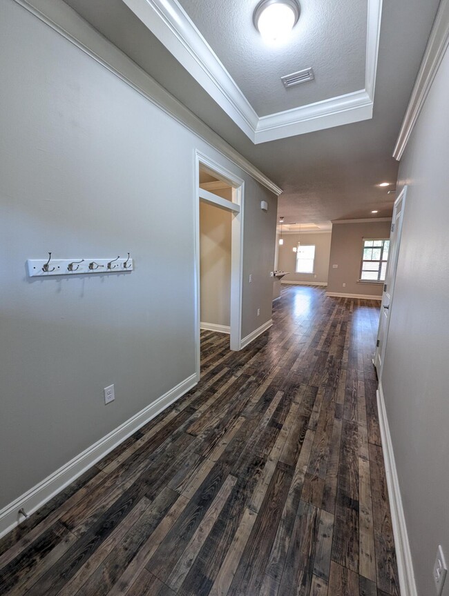 Building Photo - 8934 E River Dr