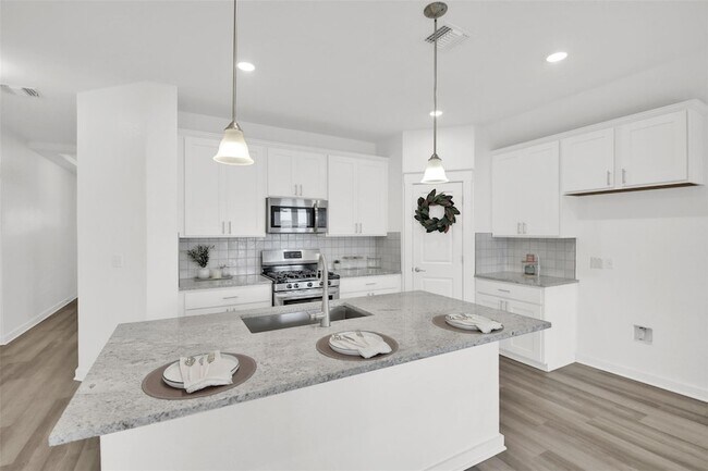 Building Photo - 15500 Pewter Luster Cv