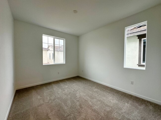 Building Photo - Brand-New Modern Home in Ontario – Solar Included!