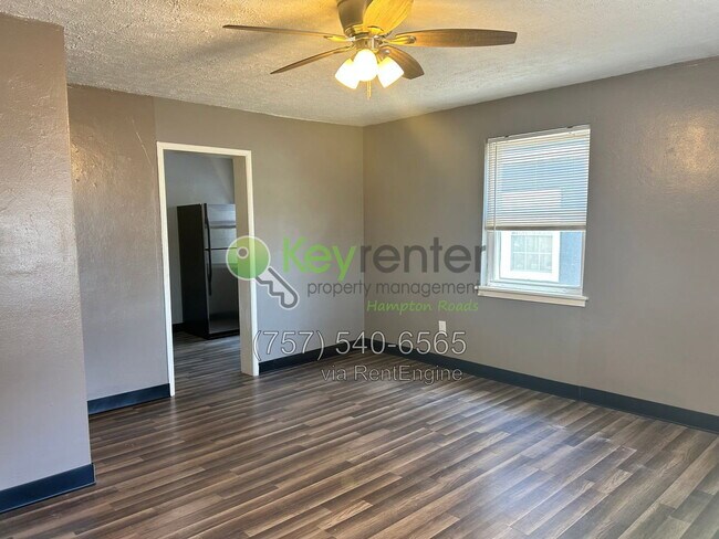 Building Photo - 925 Little Bay Ave