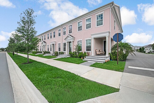 Building Photo - 930 SW Pr Ave