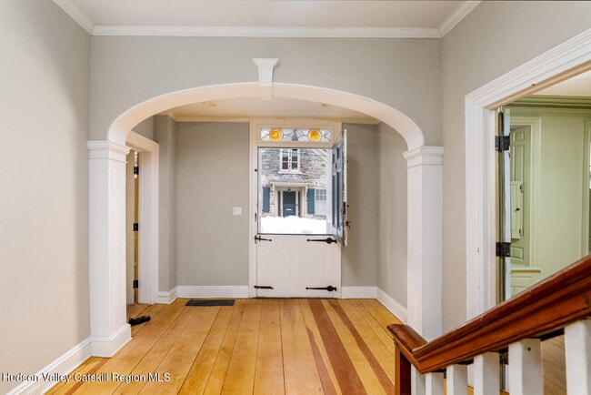 Building Photo - 43 Crown St