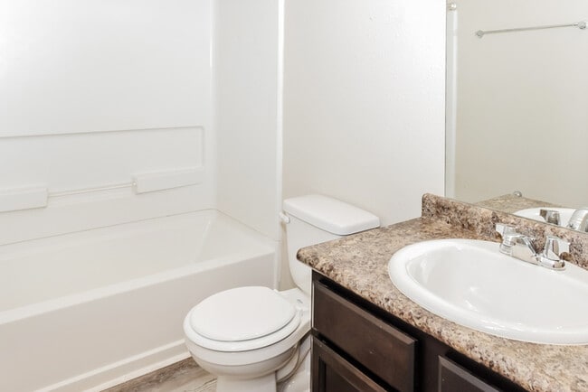 Building Photo - 293 Bermuda Lakes Dr