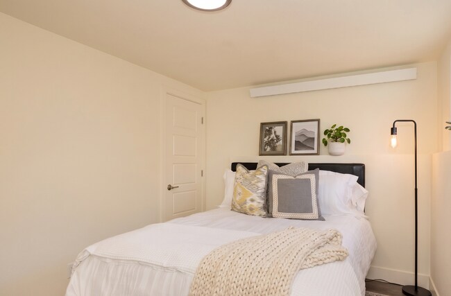 Building Photo - Ballard Gem! Updated Apartment w/ Parking, Bright Interiors & Steps to Dining + Parks