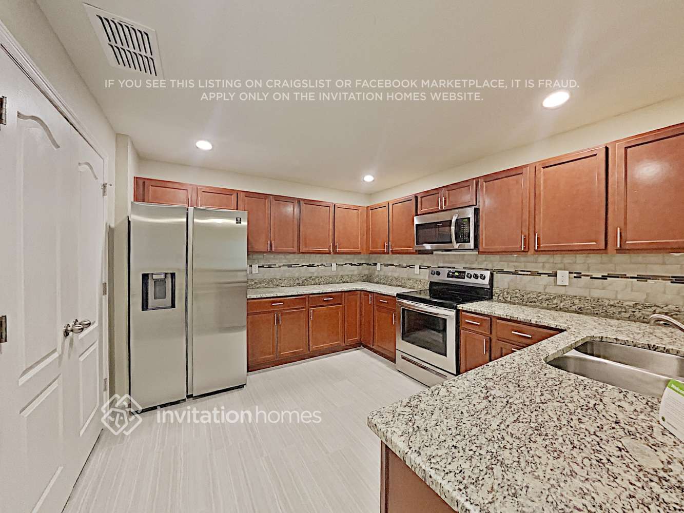 Building Photo - 10732 Southern Forest Dr