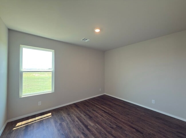 Building Photo - Brand New Built 3 Bedroom House