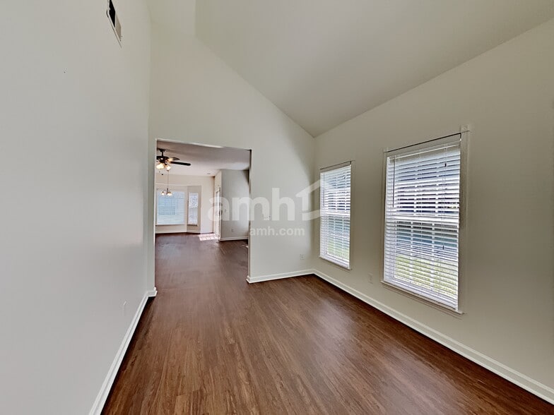 Building Photo - 1019 Canopy Dr