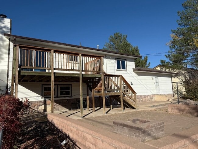 Building Photo - House For Lease