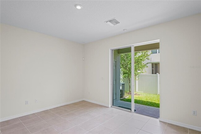Building Photo - 6240 Fairmont Ln