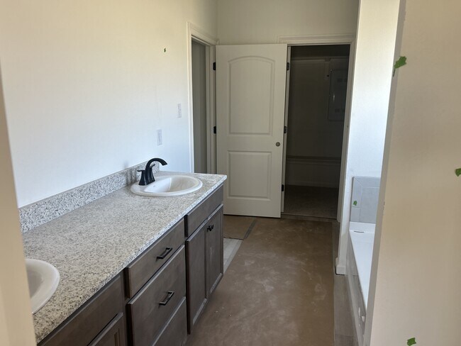 Building Photo - 39332 N Pass Cir