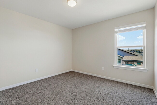 Building Photo - 629 La Entrada Cir