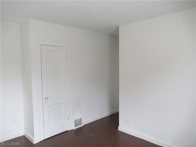 Building Photo - 3443 W 120th St
