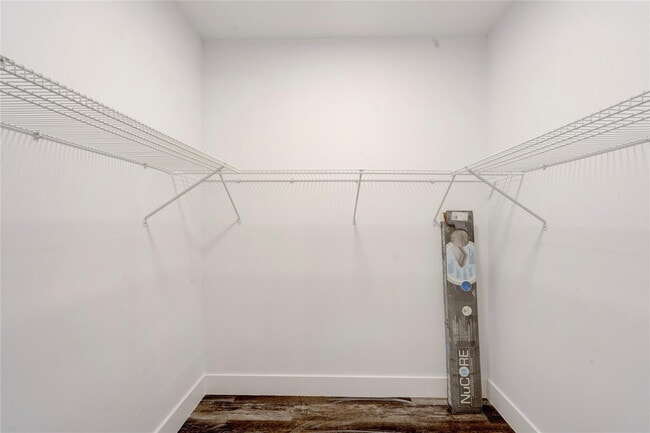 Building Photo - 3050 N Palm Aire Dr