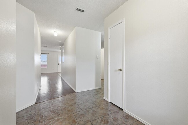 Building Photo - 1452 Hickory Creek Ln