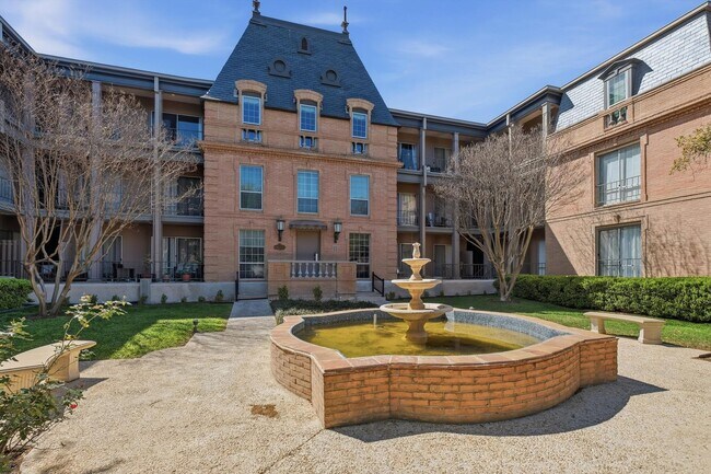 Building Photo - Rare rental: Chateau Dijon 1/1 in Alamo Heights