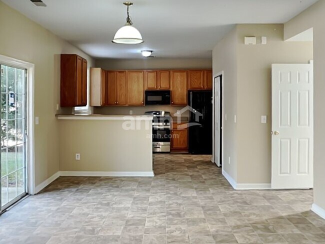 Building Photo - 9740 Lakemoore Cove
