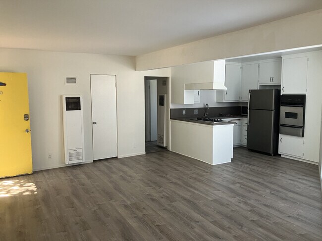 Building Photo - 1015 Prospect Ave