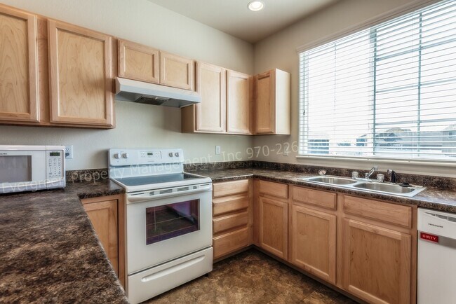 Building Photo - 318 Cherryridge Dr