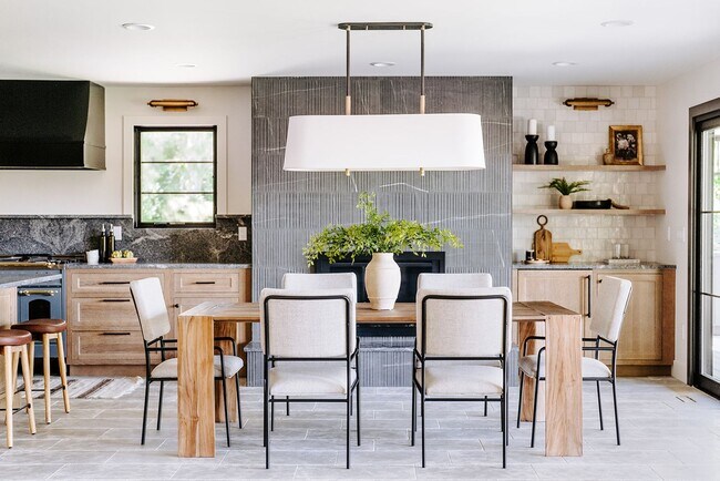 Building Photo - Custom Remodeled 4bd/4ba House in Greenwoo...