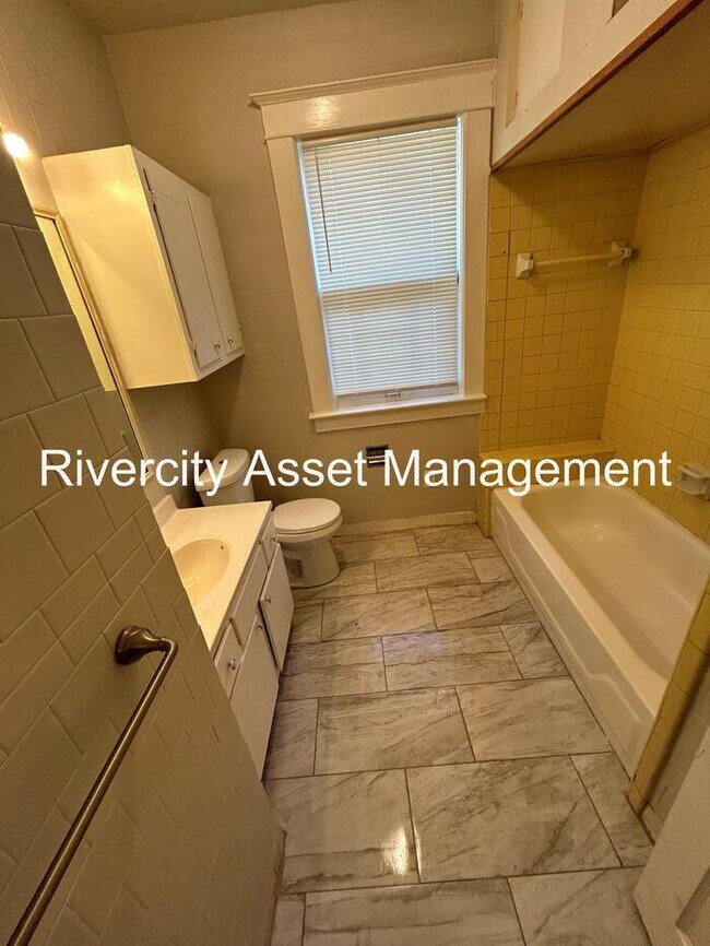 Building Photo - GEM HOME IN A GREAT LOCATION !!!!!! Section 8 Welcomed !!!!!