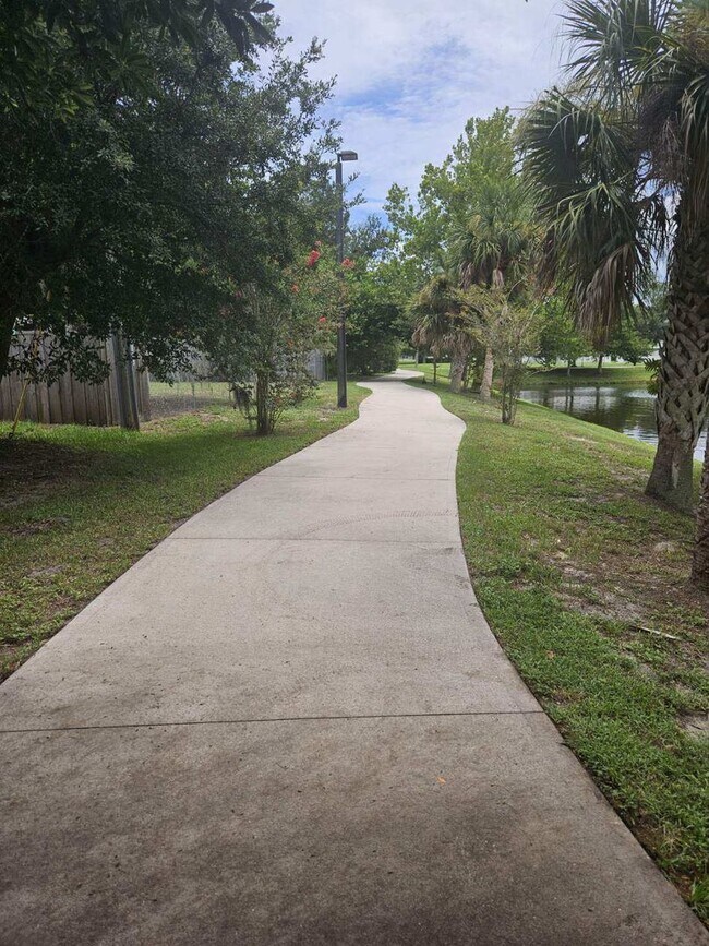 Building Photo - BEAUTIFUL 4 BEDROOM 2 BATH HOME IN THE BEA...